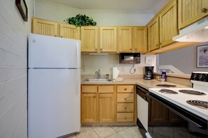 Refrigerador, horno, placa de cocina, cafetera/tetera