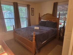 2 habitaciones, tabla de planchar con plancha y ropa de cama 