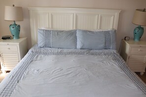 2 bedrooms, iron/ironing board, WiFi, bed sheets - El Matador 122 by Alicia Hollis Rentals FREE TICKETS! $300/Day (Fort Walton Beach)
