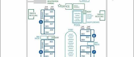 Plano de distribución de SANIBEL SIESTA en la playa, que muestra canchas de tenis, estacionamiento, recepción para huéspedes y diversas comodidades como lavandería, piscina y ascensores.