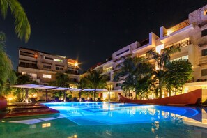 Pool - Spacious condo + Ground floor easypool access + gym + jacuzzi + games area (Playa del Carmen)