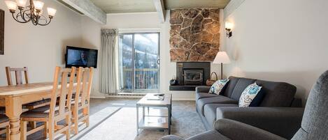 TV, fireplace