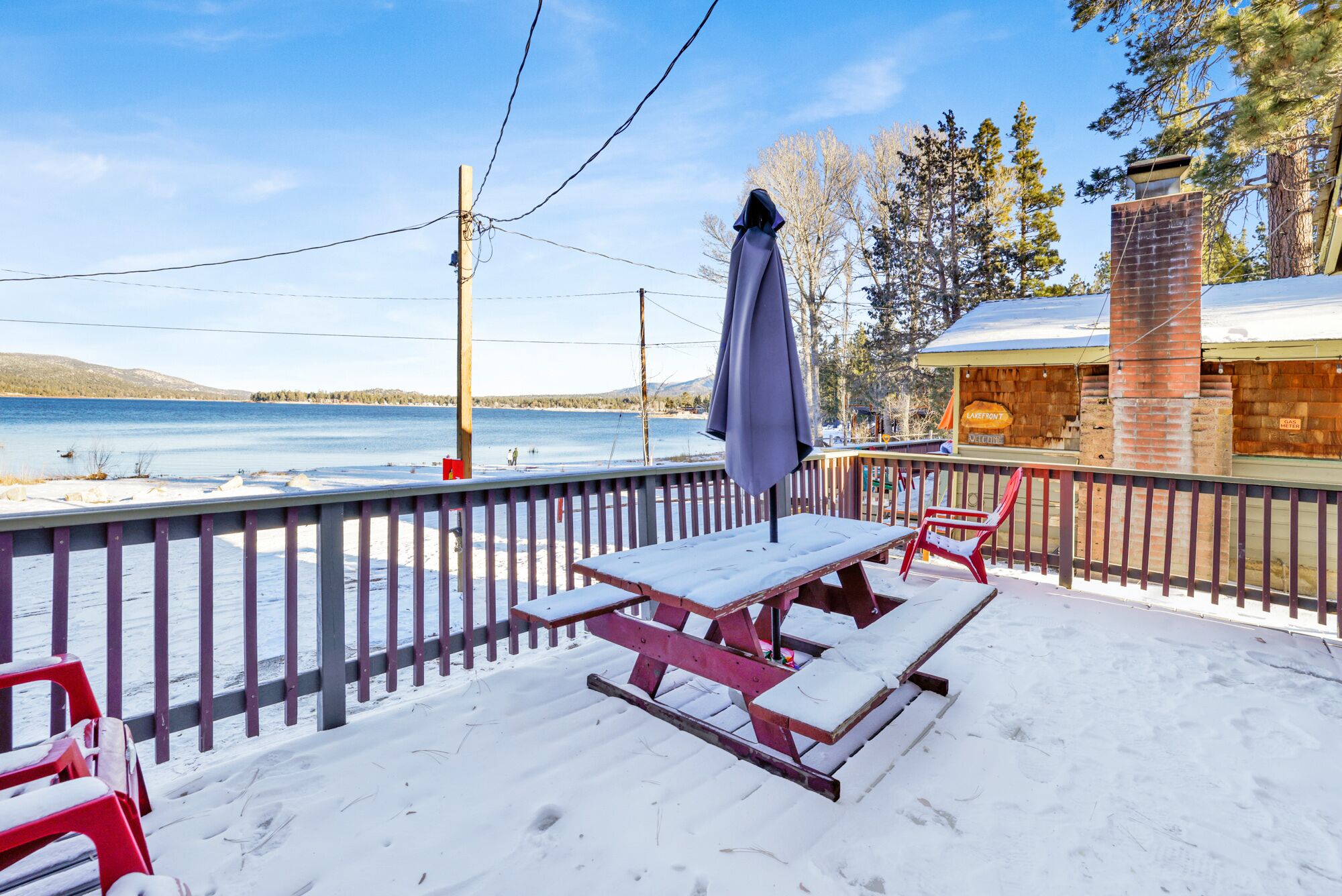 Enjoy a relaxing evening with a view of the lake and the other cabins around.