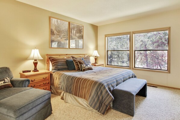 2 bedrooms, internet, bed sheets