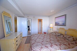 3 bedrooms, iron/ironing board, Internet