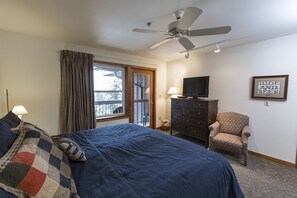 1 dormitori, planxa i posts de planxar, wifi i roba de llit 