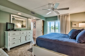 2 bedrooms, iron/ironing board, WiFi, bed sheets - El Matador 410 by Alicia Hollis Rentals FREE TICKETS! $300/Day (Fort Walton Beach)