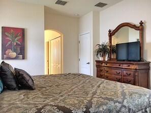 4 chambres, fer et planche à repasser, lit parapluie, Wi-Fi gratuit