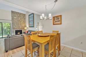 Dining - three bedroom condo with loft, sleeps 8 (Gatlinburg)