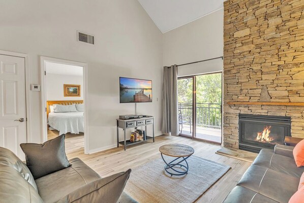 3 bedrooms, iron/ironing board, free WiFi, bed sheets - three bedroom condo with loft, sleeps 8 (Gatlinburg)