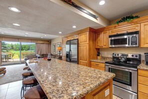 Fridge, microwave, stovetop, dishwasher