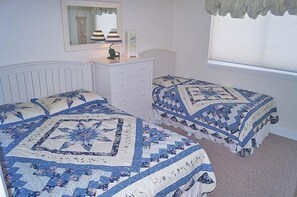 2 bedrooms, iron/ironing board, internet