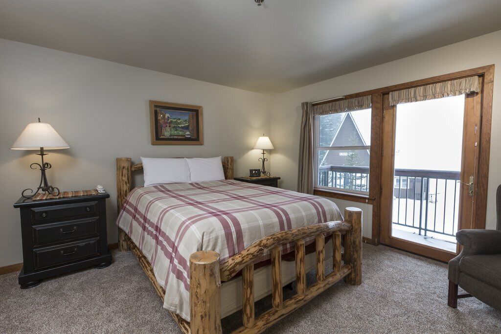 1 bedroom, memory foam beds, iron/ironing board, WiFi