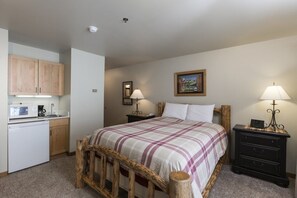 1 غرفة نوم وأسرّة بإسفنج يتكيف مع شكل الجسم ومكواة/لوح كي وواي فاي