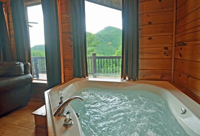Dreamcatcher - Free Tour Tix - secluded - Fire Pit and Outdoor Bed Swing