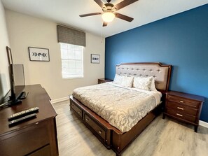 Iron/ironing board, free WiFi, bed sheets - Disney Retreat - Private Pool & Spa, Remodeled! (Davenport)