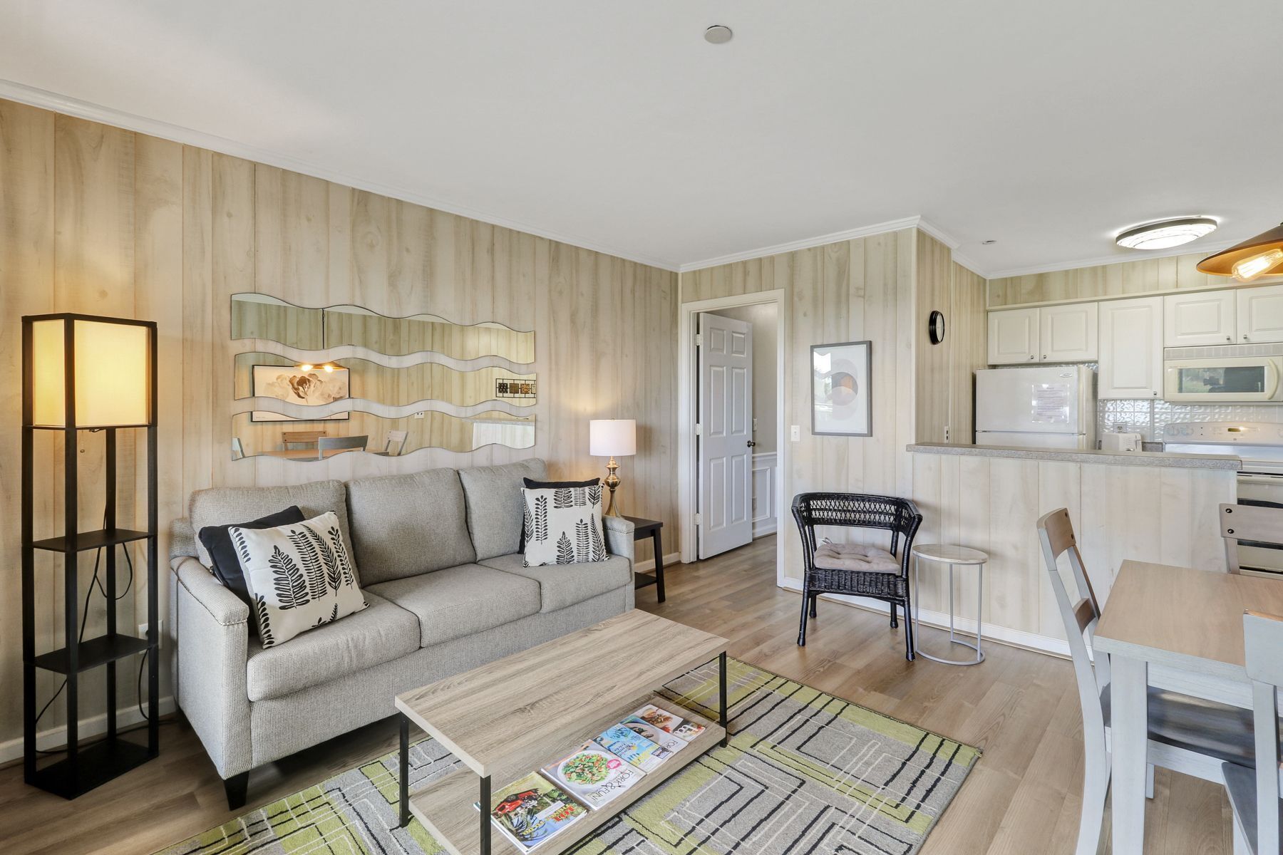 Direct Oceanfront Paradise: Steps to the Beach and Heated Pool!