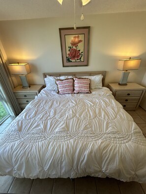 1 bedroom, iron/ironing board, WiFi, bed sheets - El Matador 314 by Alicia Hollis Rentals FREE ADVENTURES! $300/Day (Fort Walton Beach)