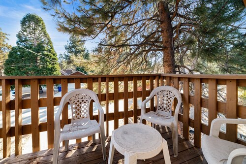 Country Cottage - Near Hiking Trails, Fireplace, Deck, Barbecue