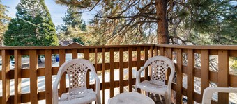 Country Cottage - Near Hiking Trails, Fireplace, Deck, Barbecue