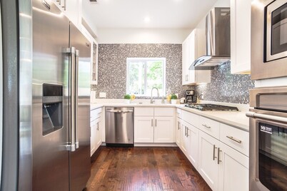 CELEBRITY STYLE MODERN MANSION near the Belt line and Ponce City Market