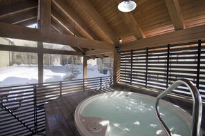 Indoor spa tub - SHB26 | Minutes from Slopes | Free City Bus | Hot Tub (Steamboat Springs)