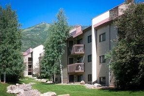 Exterior - SHB26 | Minutes from Slopes | Free City Bus | Hot Tub (Steamboat Springs)