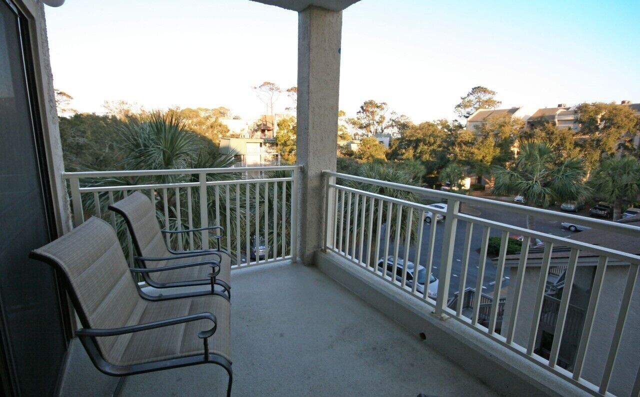 Heated Oceanfront Pool with Hot Tub! Gated Property! Close to Coligny!
