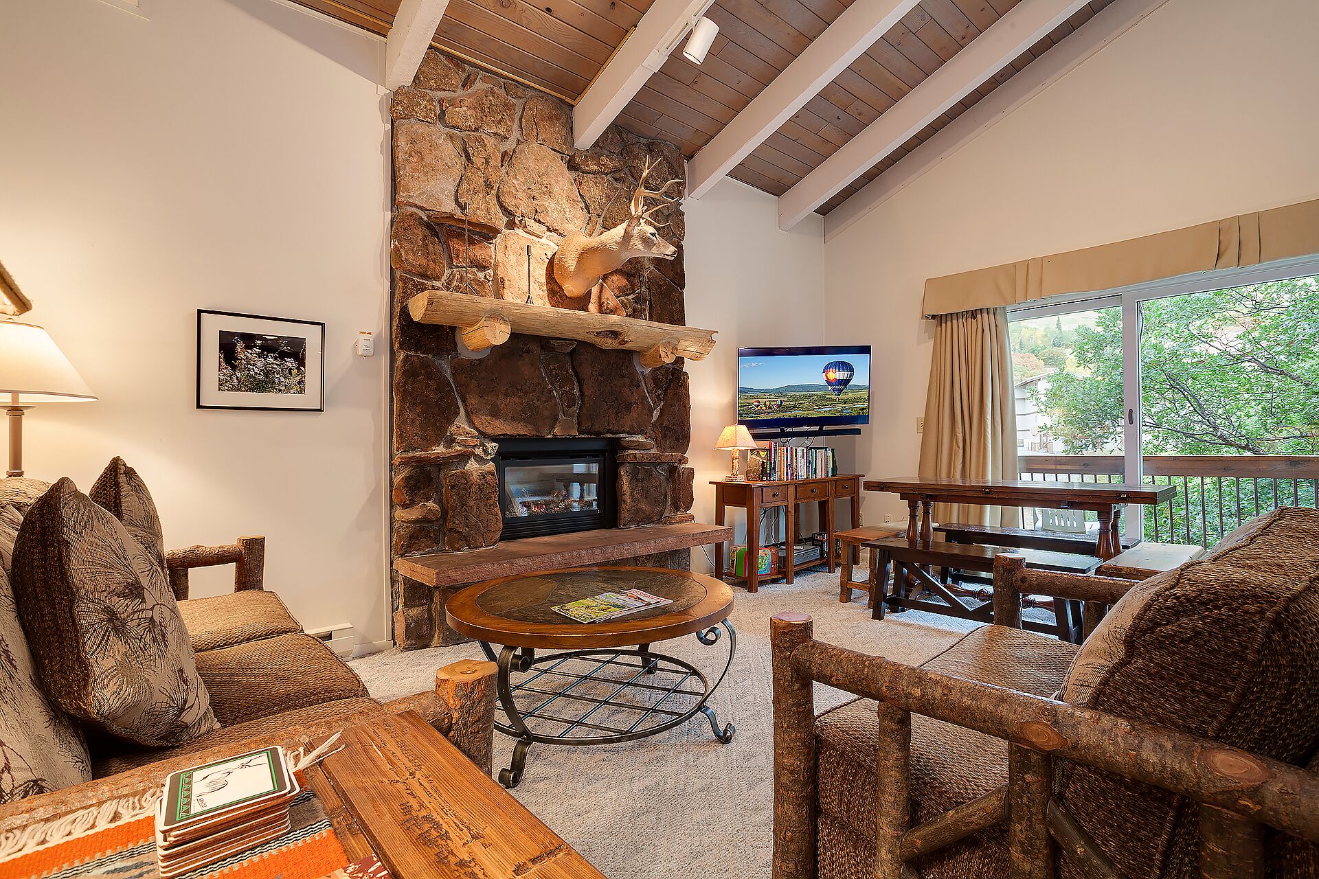 Télévision, cheminée