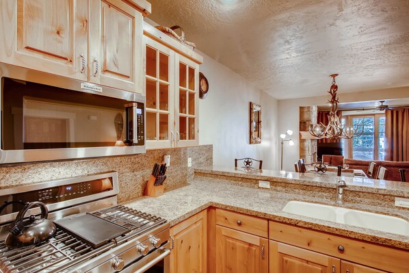 Fridge, microwave, stovetop, dishwasher