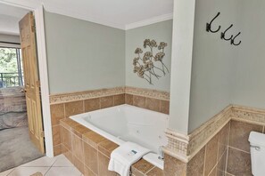 Dusche, Whirlpool, Handtücher