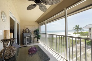 Outdoor dining - Living The Dream (Sanibel)