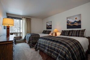 3 عدّة  غرف نوم ومكواة/لوح كي وواي فاي وملاءات أسرّة