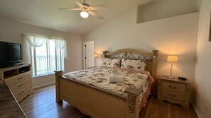 4 habitaciones, tabla de planchar con plancha, wifi y ropa de cama 