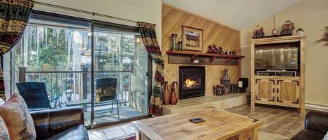 Télévision, cheminée