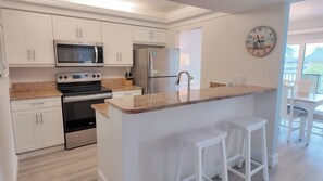 Fridge, microwave, oven, stovetop - Beautiful Vacation Condo (Sanibel)