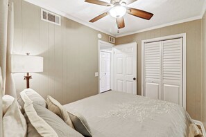 1 dormitorio, tabla de planchar con plancha, wifi gratis y ropa de cama