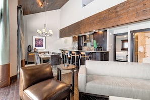 Smart TV, fireplace - Managed by Park City Lodging-Premier Townhome in Lower Deer Valley-Ski Shuttle (Park City)