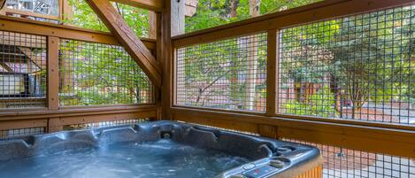 Outdoor spa tub