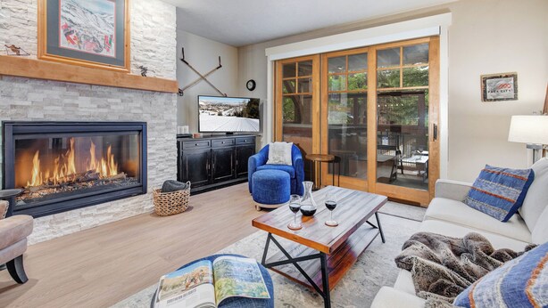 Living area - Managed by Park City Lodging-Deluxe Condo Walk to Town Lift and Main Street (PARK CITY)