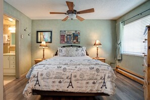 1 slaapkamer, een strijkplank/strijkijzer, wifi, beddengoed