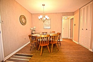 Dining - Braemar 503N-Oceanfront 131st St, Free WiFi, Pool, Elev, W/D, AC (Ocean City)