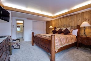 2 bedrooms, iron/ironing board, WiFi, bed sheets - GSQ32 | Nice Views | Huge Private Deck | Steps from Steamboat Square (Steamboat Springs)