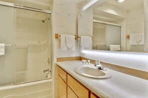 Towels - The Ridge at Sunriver - Condo #4 - Access provided to onsite seasonal swimming pool & tennis facilities, year-round hot tub plus 4 bikes (Sunriver)