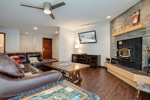TV, fireplace