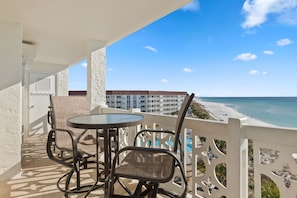 Outdoor dining - El Matador 469 by Alicia Hollis Rentals FREE TICKETS! $300/Day (Fort Walton Beach)