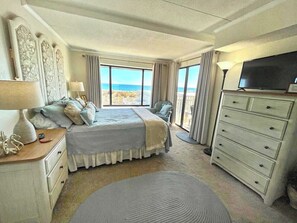2 bedrooms, WiFi, bed sheets - Festive, fun 2 bedroom oceanfront condo with free WiFi, unique and sunny decor, and a beautiful view of the ocean located in quiet midtown and just a few steps to the beach! (Ocean city)