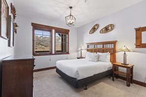 4 bedrooms, iron/ironing board, Internet, bed sheets