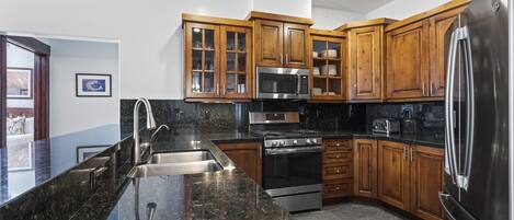 Fridge, microwave, stovetop, dishwasher