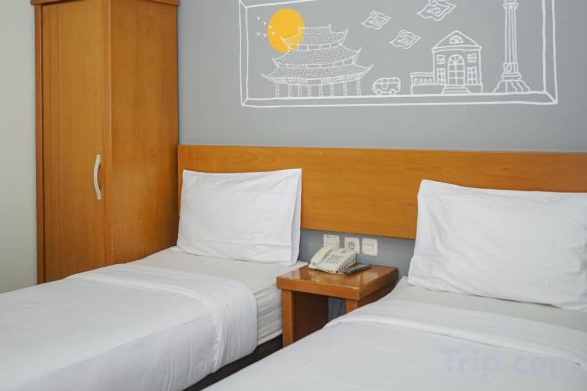 Desk, WiFi (free), bed sheets